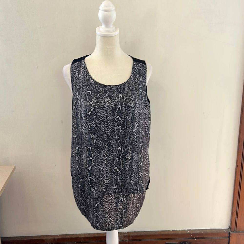 DG2 Diane Gilman mixed media sleeveless animal print blouse Size M